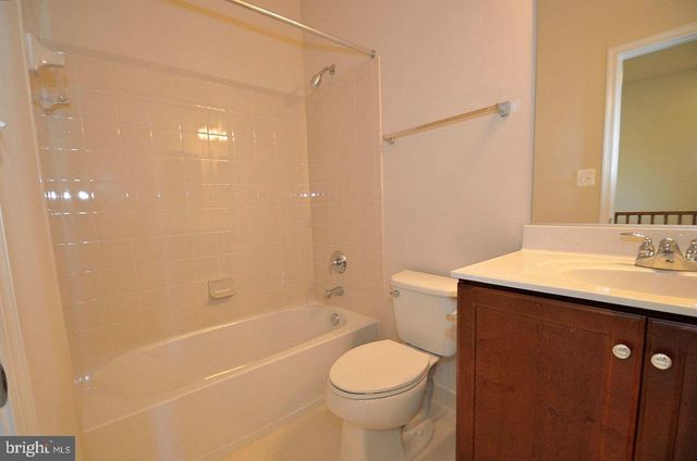 22816 BREEZY HOLLOW DR, Brambleton, VA 20148