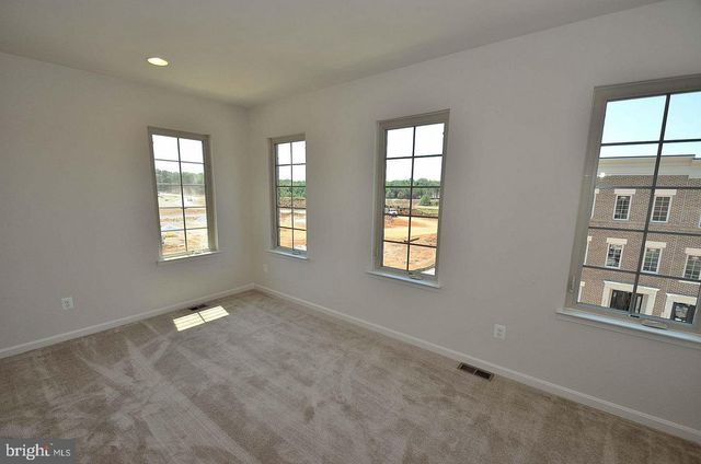 22816 BREEZY HOLLOW DR, Brambleton, VA 20148