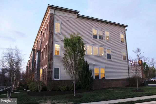 22816 BREEZY HOLLOW DR, Brambleton, VA 20148