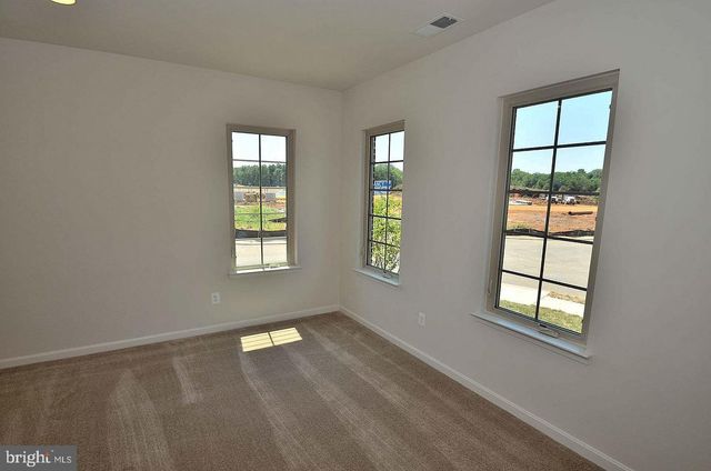 22816 BREEZY HOLLOW DR, Brambleton, VA 20148