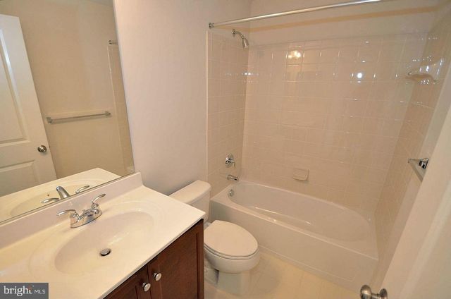 22816 BREEZY HOLLOW DR, Brambleton, VA 20148