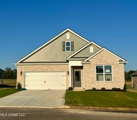 90 Pickwick Place, Byhalia, MS 38611