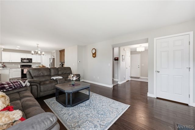 5784 Willow Creek Lane, Cambria, NY 14132