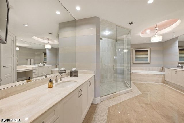 4501 Gulf Shore BLVD N 404, Naples, FL 34103