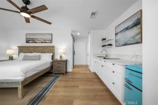 700 E Oceanfront, Newport Beach, CA 92661