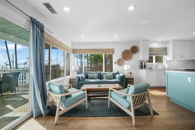 700 E Oceanfront, Newport Beach, CA 92661