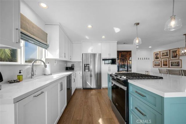 700 E Oceanfront, Newport Beach, CA 92661