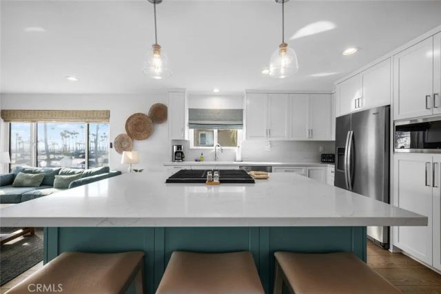 700 E Oceanfront, Newport Beach, CA 92661
