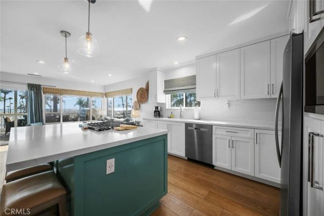 700 E Oceanfront, Newport Beach, CA 92661
