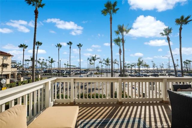 700 E Oceanfront, Newport Beach, CA 92661