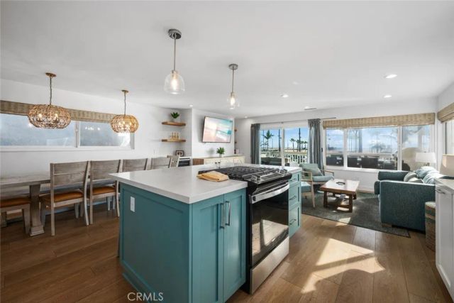 700 E Oceanfront, Newport Beach, CA 92661
