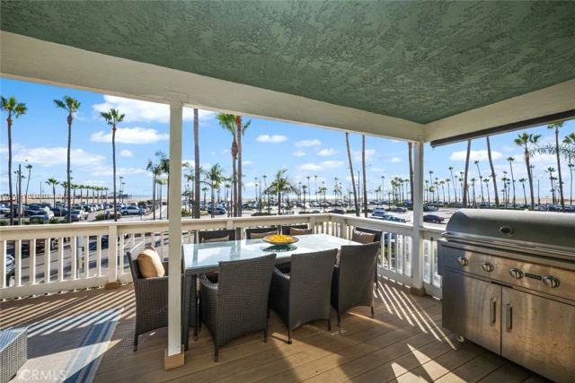 700 E Oceanfront, Newport Beach, CA 92661