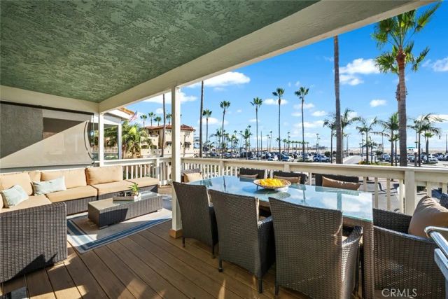 700 E Oceanfront, Newport Beach, CA 92661