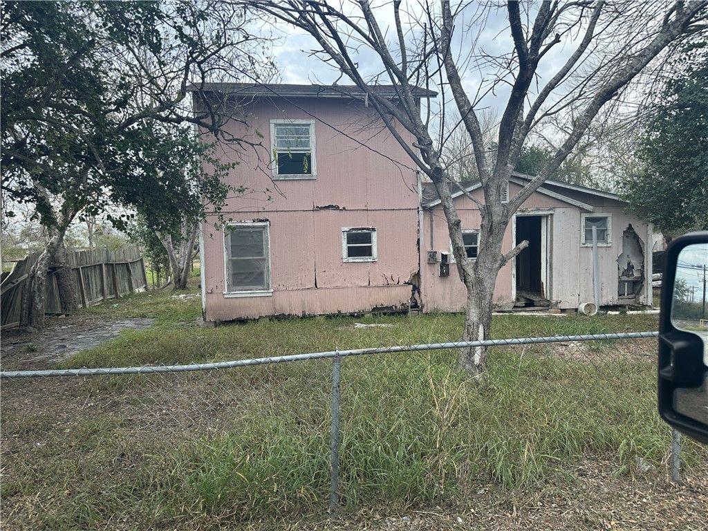 713 Rosita, Sinton, TX 78387 — exterior