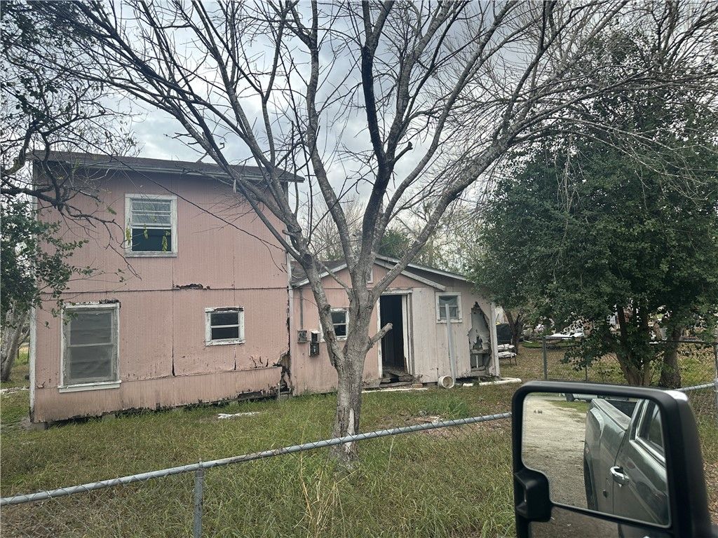 713 Rosita, Sinton, TX 78387 — photo 2