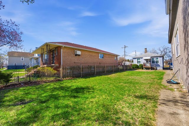 3252 E 136th Street, Chicago, IL 60633