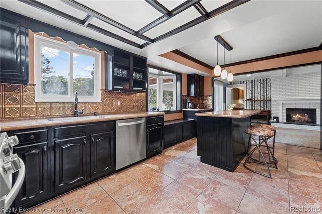 32655 Coventry Place, Warren, MI 48093