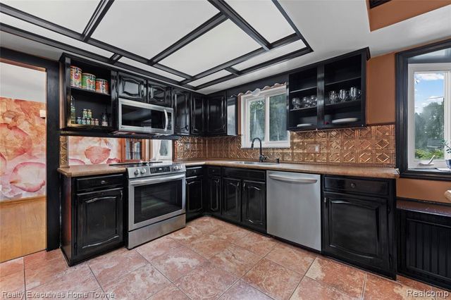 32655 Coventry Place, Warren, MI 48093