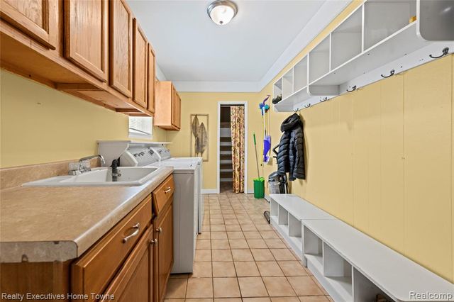 32655 Coventry Place, Warren, MI 48093