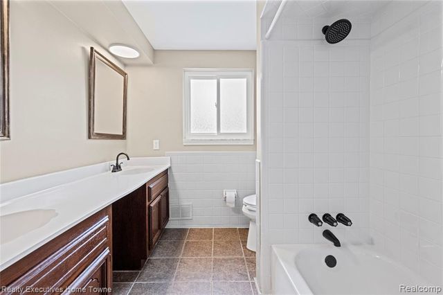 32655 Coventry Place, Warren, MI 48093