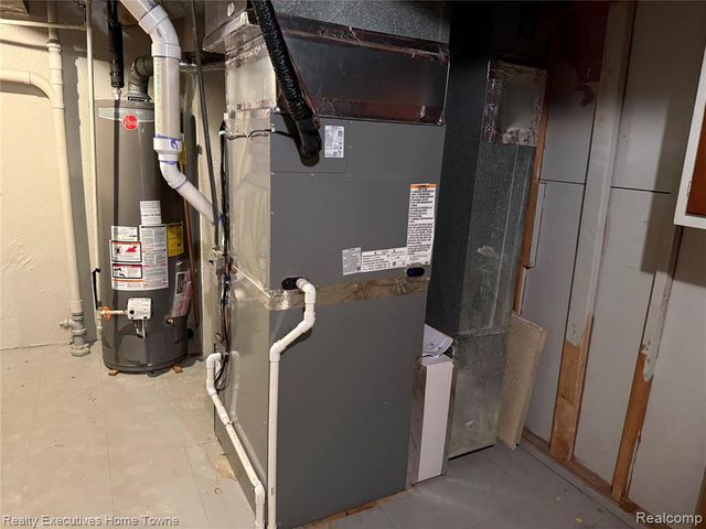32655 Coventry Place, Warren, MI 48093