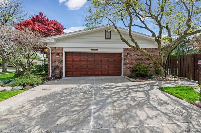 32655 Coventry Place, Warren, MI 48093