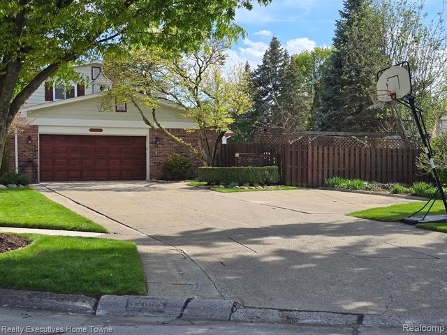 32655 Coventry Place, Warren, MI 48093