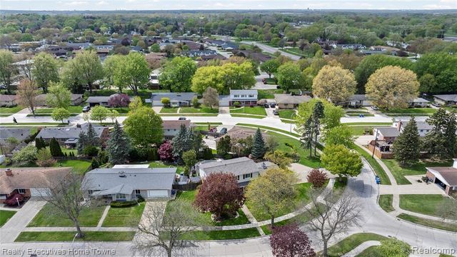 32655 Coventry Place, Warren, MI 48093