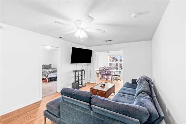 182 University Village Drive E, Central, SC 29630