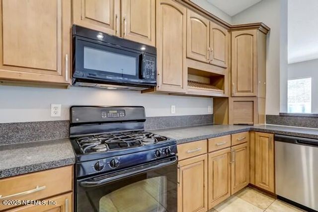 6132 WHITE TIP Road, Jacksonville, FL 32258