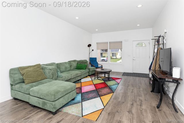 628 W Hudson Avenue, Madison Heights, MI 48071