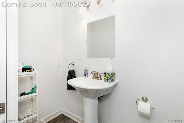 628 W Hudson Avenue, Madison Heights, MI 48071