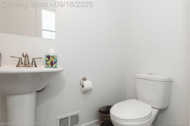 628 W Hudson Avenue, Madison Heights, MI 48071