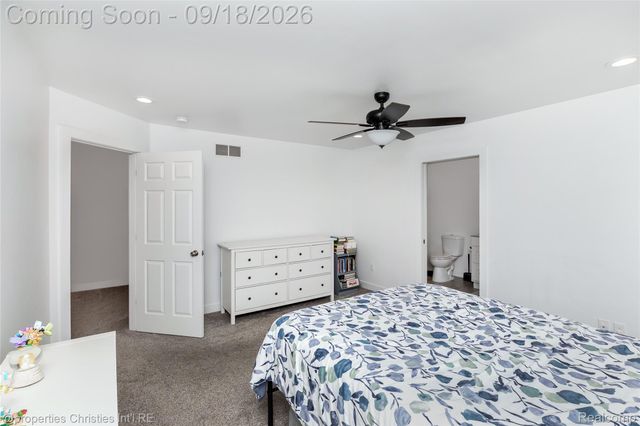 628 W Hudson Avenue, Madison Heights, MI 48071