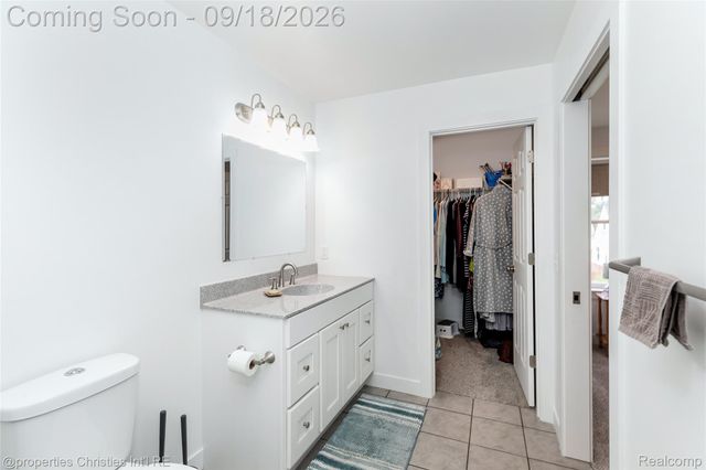 628 W Hudson Avenue, Madison Heights, MI 48071