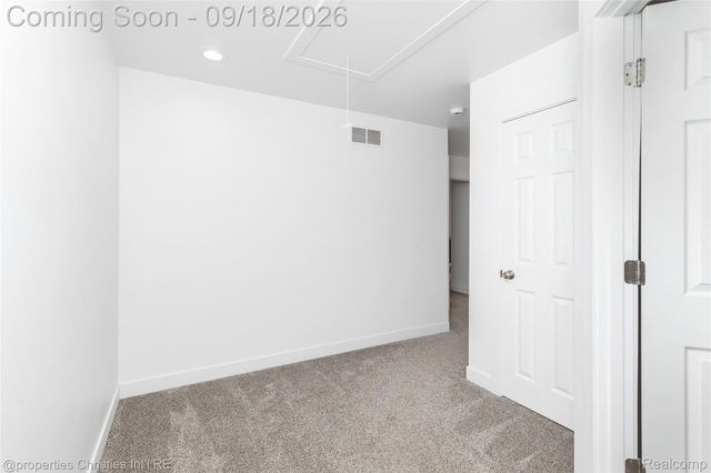 628 W Hudson Avenue, Madison Heights, MI 48071