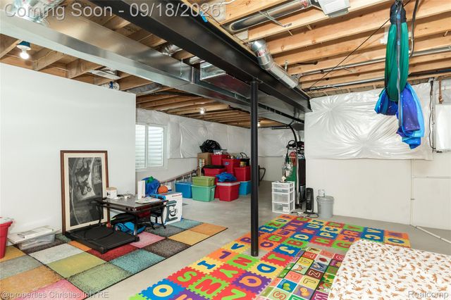 628 W Hudson Avenue, Madison Heights, MI 48071