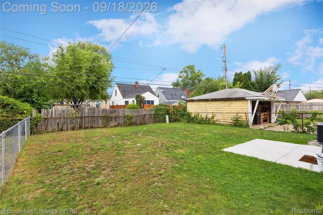 628 W Hudson Avenue, Madison Heights, MI 48071
