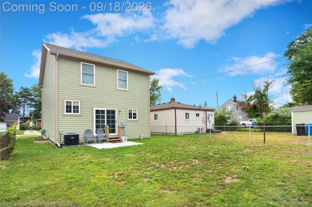 628 W Hudson Avenue, Madison Heights, MI 48071