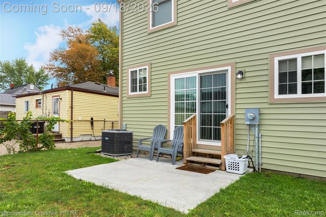 628 W Hudson Avenue, Madison Heights, MI 48071