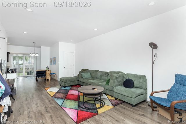 628 W Hudson Avenue, Madison Heights, MI 48071