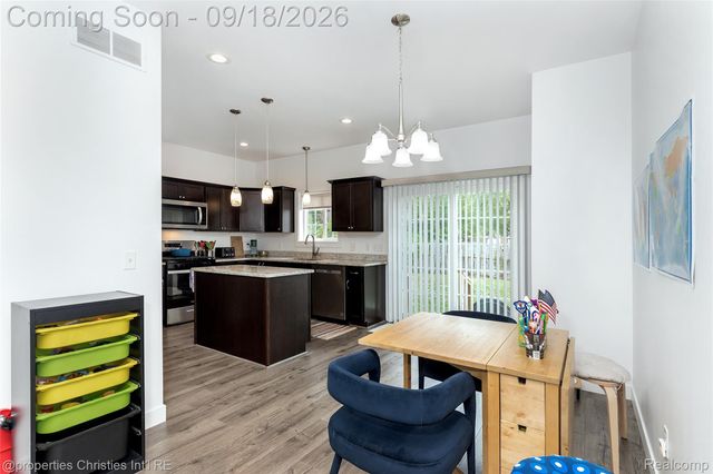 628 W Hudson Avenue, Madison Heights, MI 48071