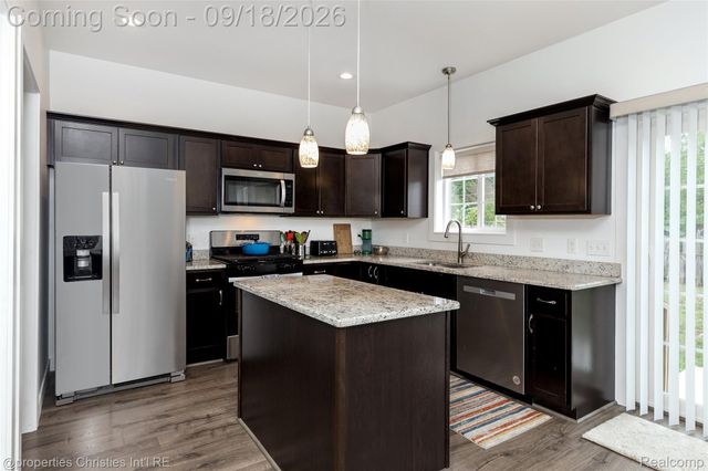 628 W Hudson Avenue, Madison Heights, MI 48071