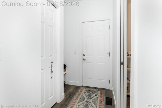 628 W Hudson Avenue, Madison Heights, MI 48071