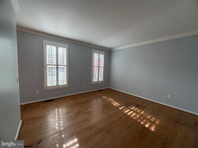 33 BROOKSTONE DR, Fredericksburg, VA 22405