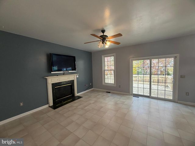 33 BROOKSTONE DR, Fredericksburg, VA 22405