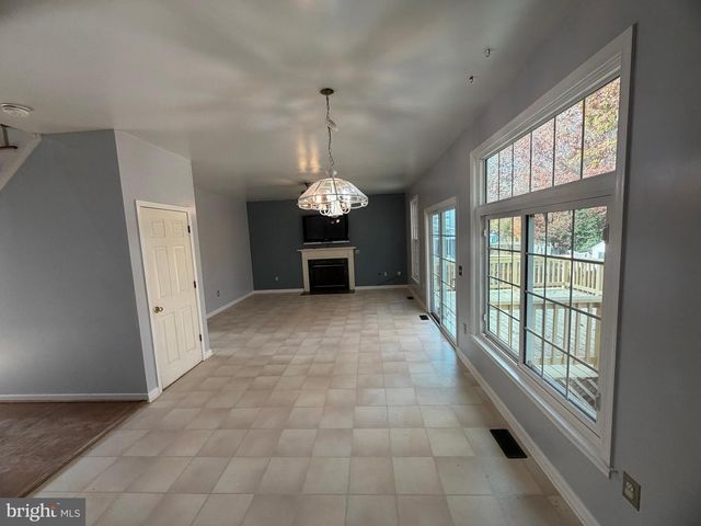 33 BROOKSTONE DR, Fredericksburg, VA 22405