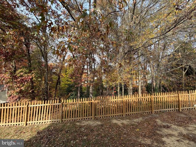 33 BROOKSTONE DR, Fredericksburg, VA 22405