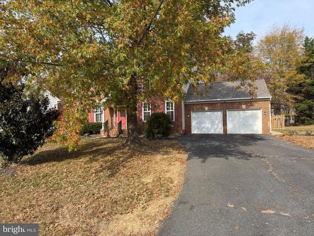 33 BROOKSTONE DR, Fredericksburg, VA 22405
