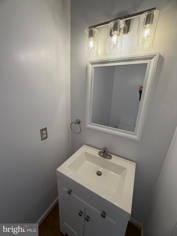 33 BROOKSTONE DR, Fredericksburg, VA 22405